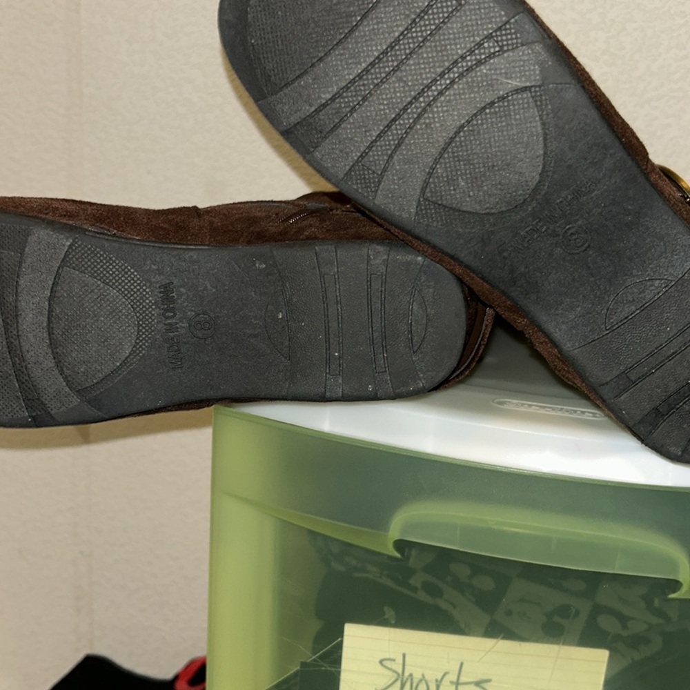 HP🎊Stylish Brown Boots with Gold Accents - Picture 6 of 6